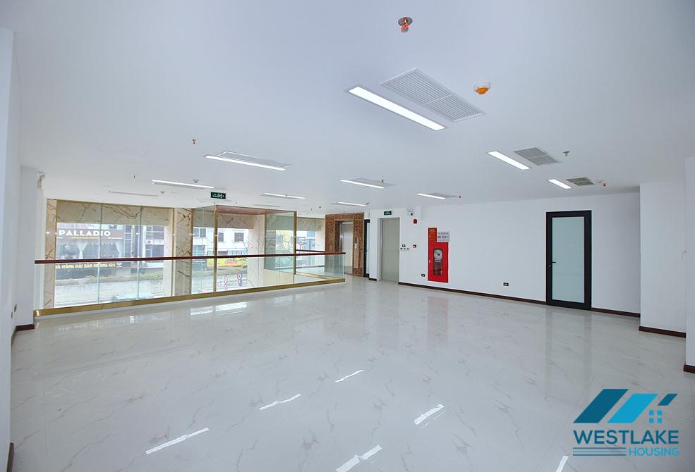 Spacious and new office for rent in Tay Ho, Ha Noi