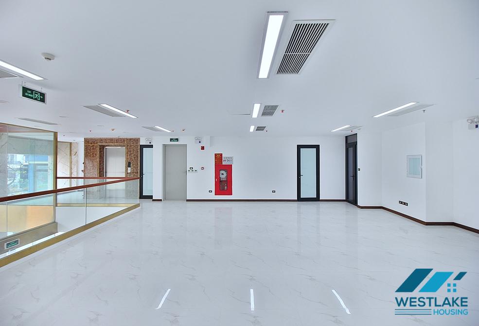 Spacious and new office for rent in Tay Ho, Ha Noi