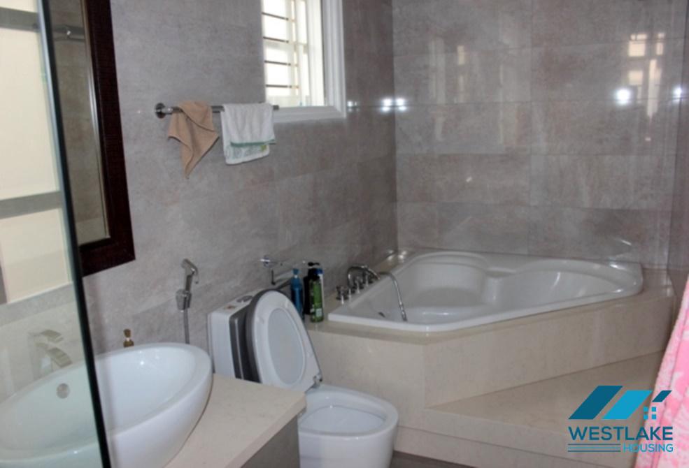 Nhà đẹp, sáng sủa cho thuê tại Ciputra, Tây Hồ, Hà Nội
