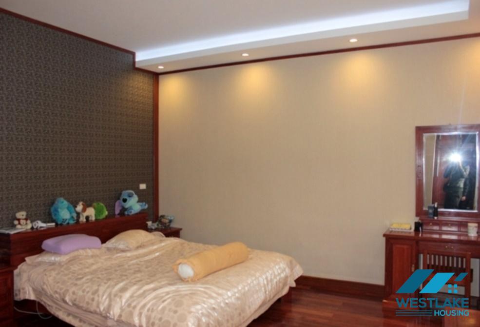 Nhà đẹp, sáng sủa cho thuê tại Ciputra, Tây Hồ, Hà Nội