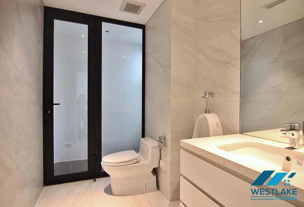 Morden lake view 2 bedrooms for rent in main street To Ngoc Van