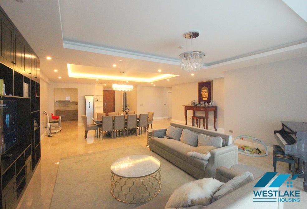 Căn hộ rộng rãi và sáng sủa tại khu vực Ciputra, Tây Hồ