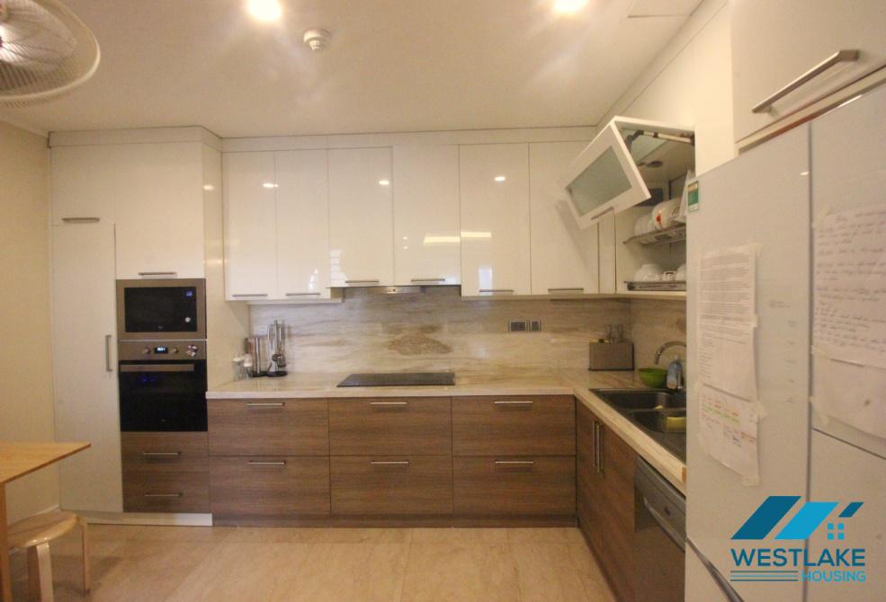 Căn hộ rộng rãi và sáng sủa tại khu vực Ciputra, Tây Hồ