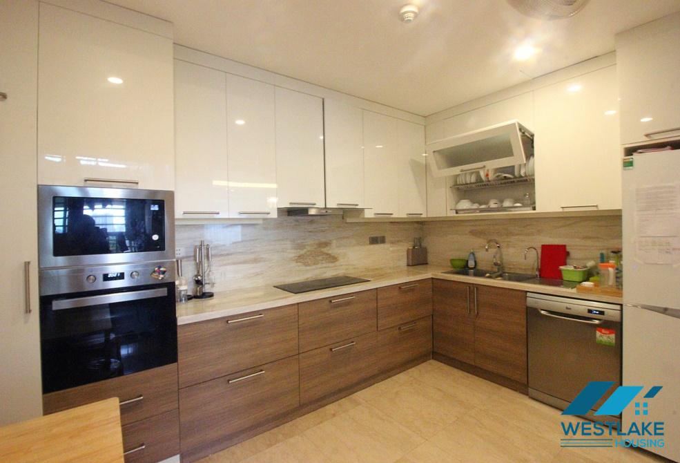 Căn hộ rộng rãi và sáng sủa tại khu vực Ciputra, Tây Hồ
