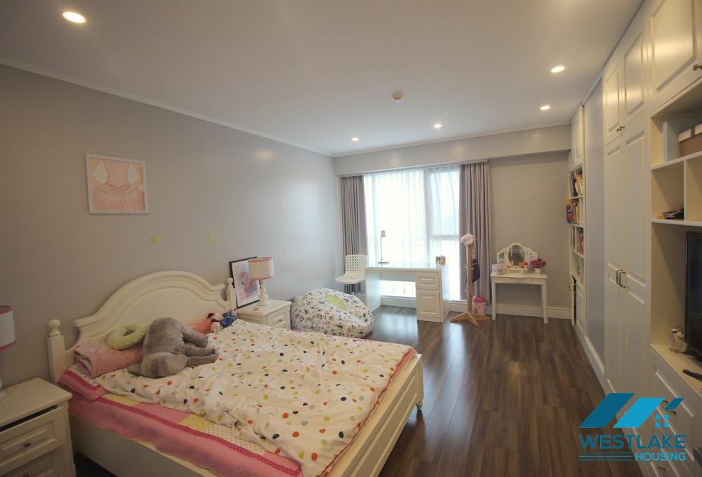 Căn hộ rộng rãi và sáng sủa tại khu vực Ciputra, Tây Hồ