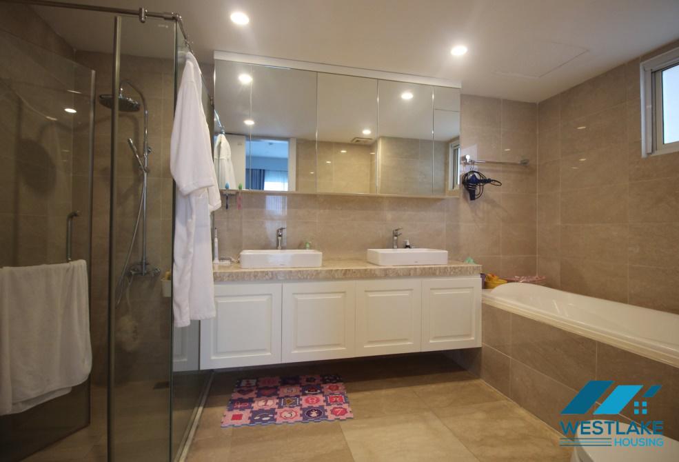 Căn hộ rộng rãi và sáng sủa tại khu vực Ciputra, Tây Hồ
