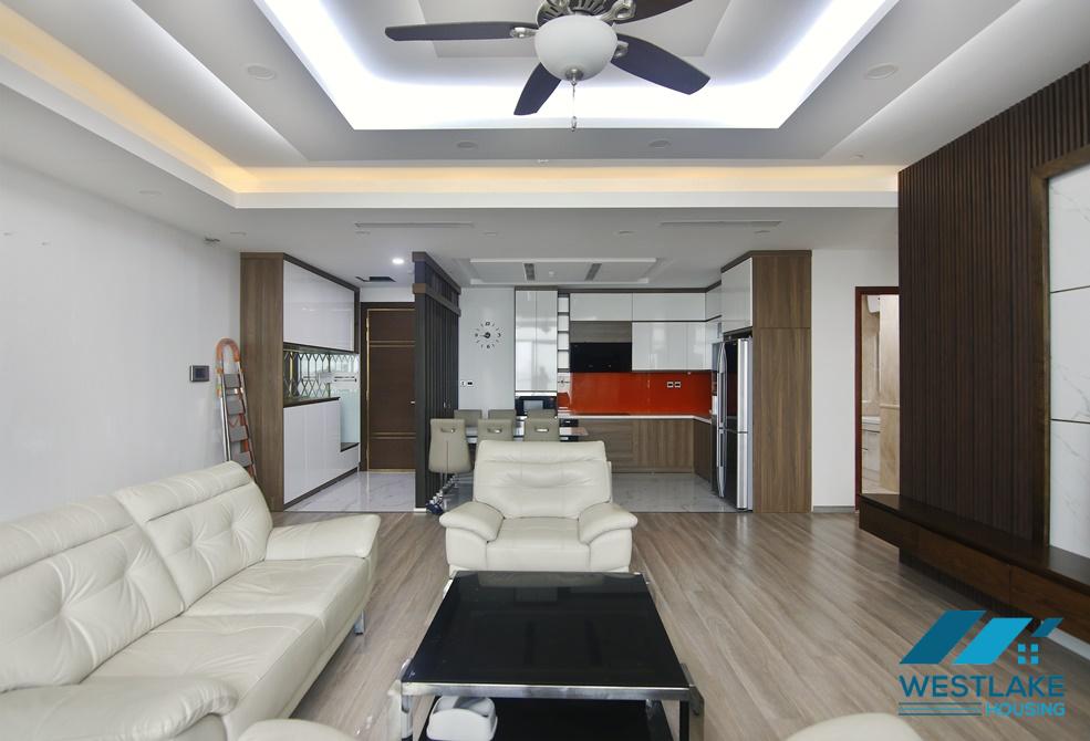 Cho thuê căn hộ 3 phòng ngủ hiện đại tại Sun Plaza, Thụy Khuê, Ba Đình