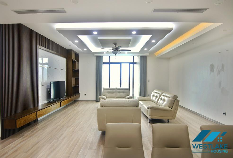 Cho thuê căn hộ 3 phòng ngủ hiện đại tại Sun Plaza, Thụy Khuê, Ba Đình