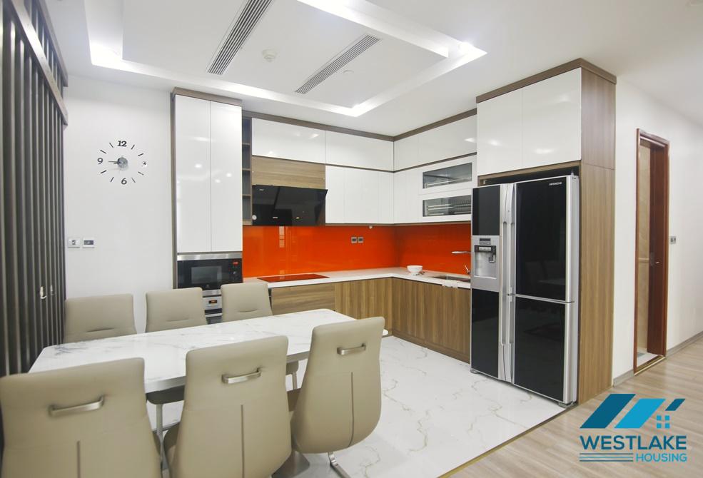 Cho thuê căn hộ 3 phòng ngủ hiện đại tại Sun Plaza, Thụy Khuê, Ba Đình