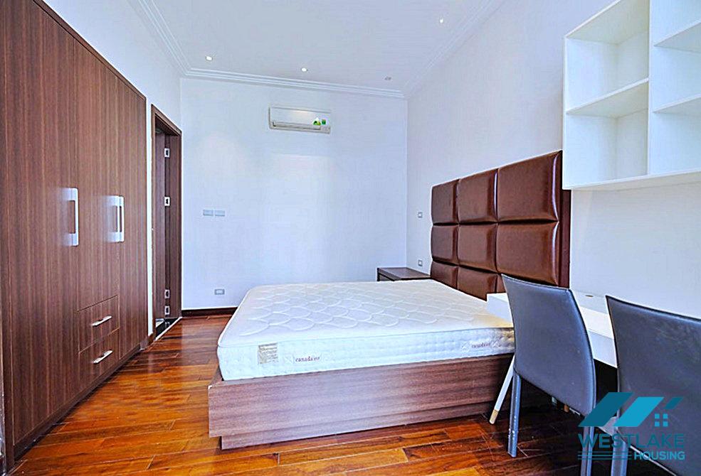 Ngôi nhà 4 phòng ngủ hiện đại và được cải tạo tốt ở khu T yên tĩnh Ciputra