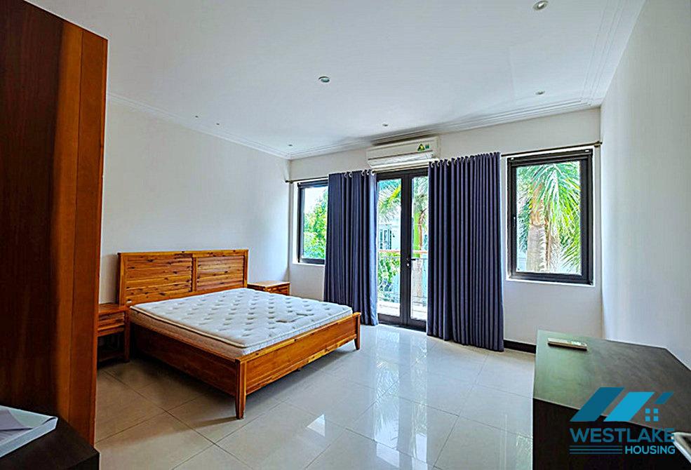 Ngôi nhà 4 phòng ngủ hiện đại và được cải tạo tốt ở khu T yên tĩnh Ciputra