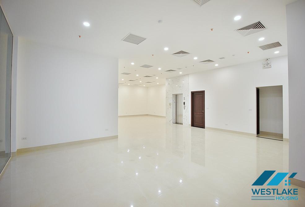 Cho Thuê Văn Phòng Mới Và Rộng Rãi Tại Phố Từ Hoa, Tây Hồ