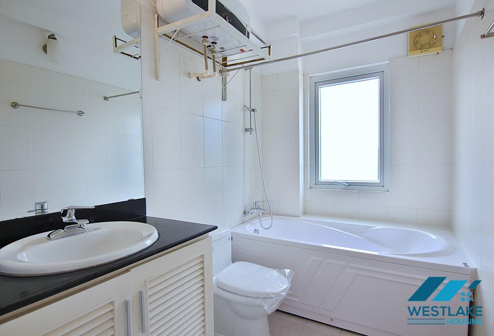 Cho Thuê Biệt Thự 4 Phòng Ngủ, Có Sân Vườn Và Hồ Bơi Rộng Nằm Trong Khu Phố Yên Tĩnh Tại Tây Hồ, Hà Nội