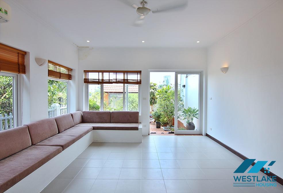 Cho Thuê Biệt Thự 4 Phòng Ngủ, Có Sân Vườn Và Hồ Bơi Rộng Nằm Trong Khu Phố Yên Tĩnh Tại Tây Hồ, Hà Nội