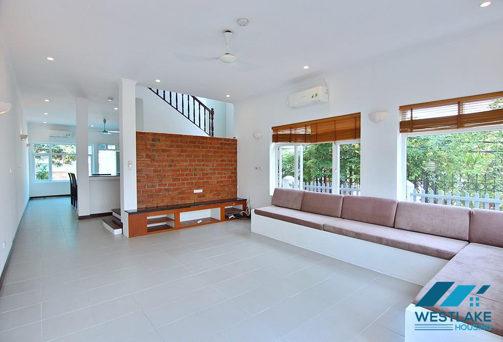 Cho Thuê Biệt Thự 4 Phòng Ngủ, Có Sân Vườn Và Hồ Bơi Rộng Nằm Trong Khu Phố Yên Tĩnh Tại Tây Hồ, Hà Nội