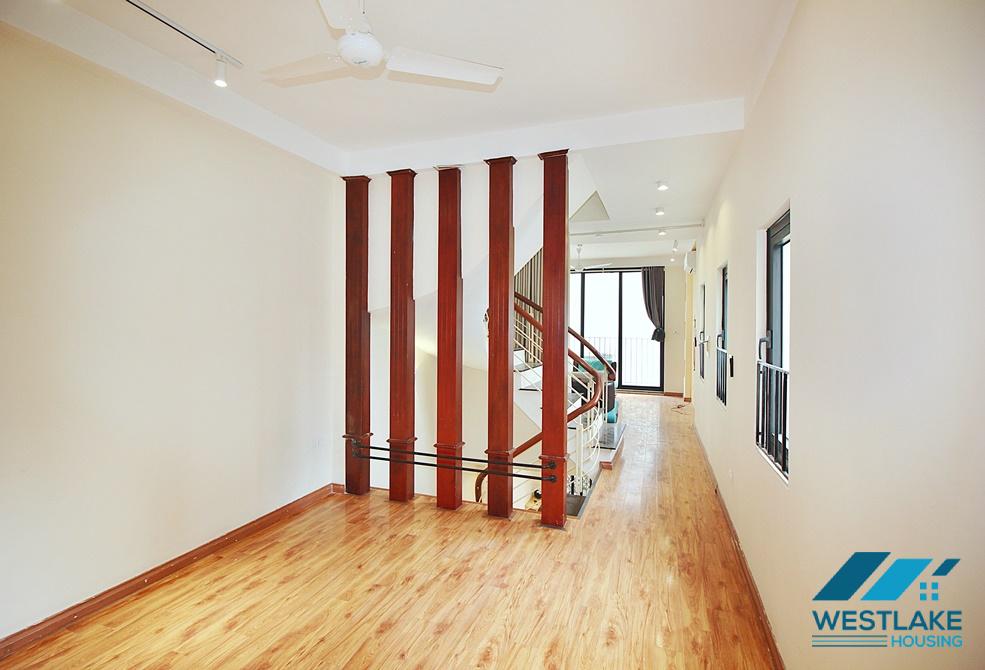 A good 5 bedrooms house for rent in Lac Long Quan street, Tay Ho