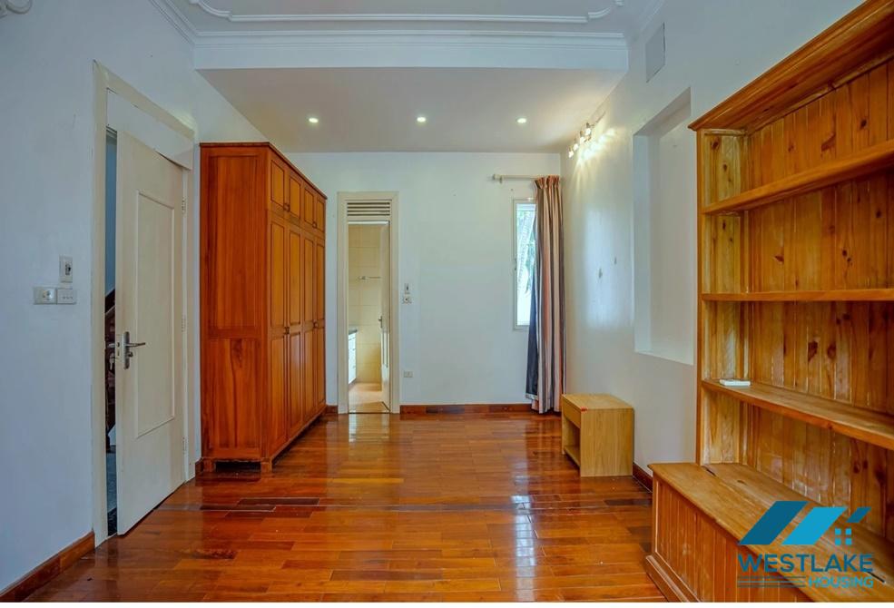 Nhà Đẹp 4 Phòng Ngủ Có Hồ Bơi Ngoài Trời Cho Thuê Tại Tây Hồ, Hà Nội