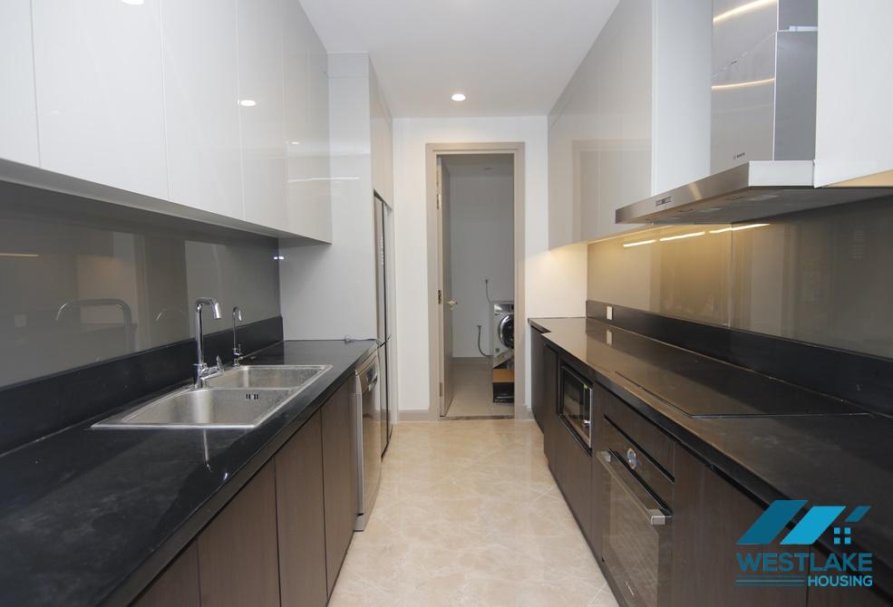 Căn hộ rộng rãi với 4 phòng ngủ cho thuê tại Sun Plaza, Thụy Khuê