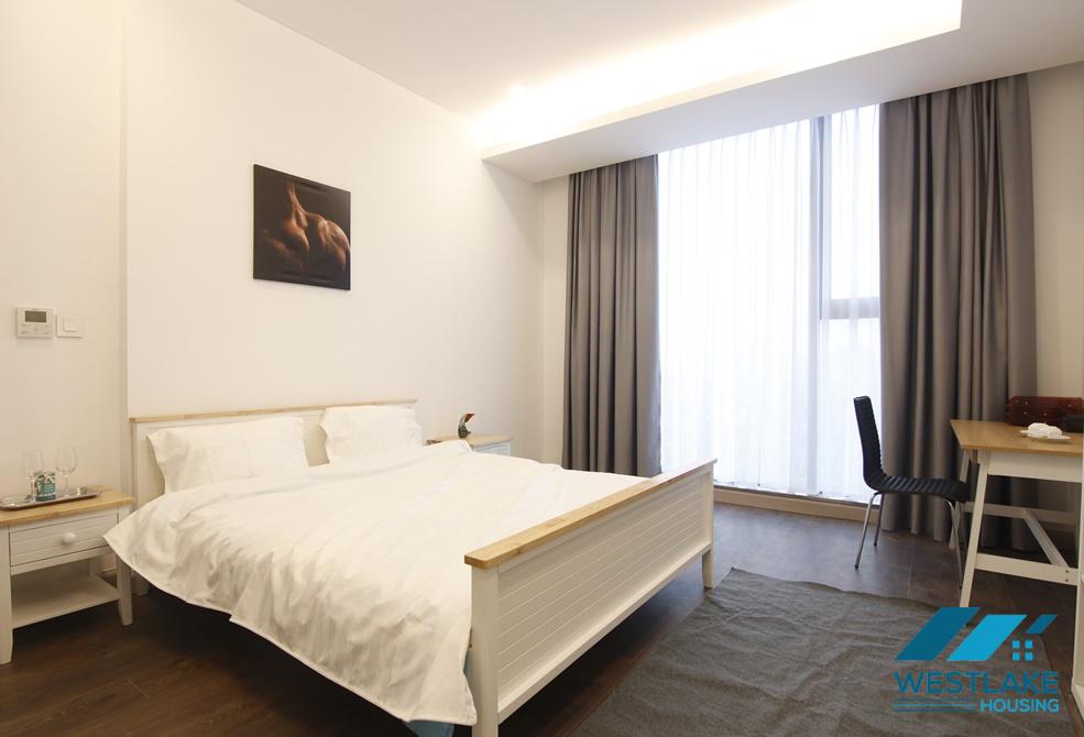 Cho thuê căn hộ cao cấp 2 phòng ngủ tại Sun Grand City Thụy Khuê