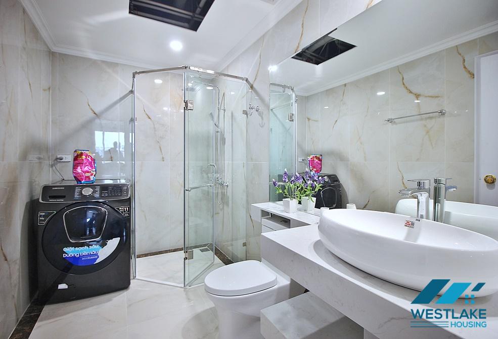 Lake view and luxurious 4 beds apartment for rent in Xuan Dieu st, Tay Ho