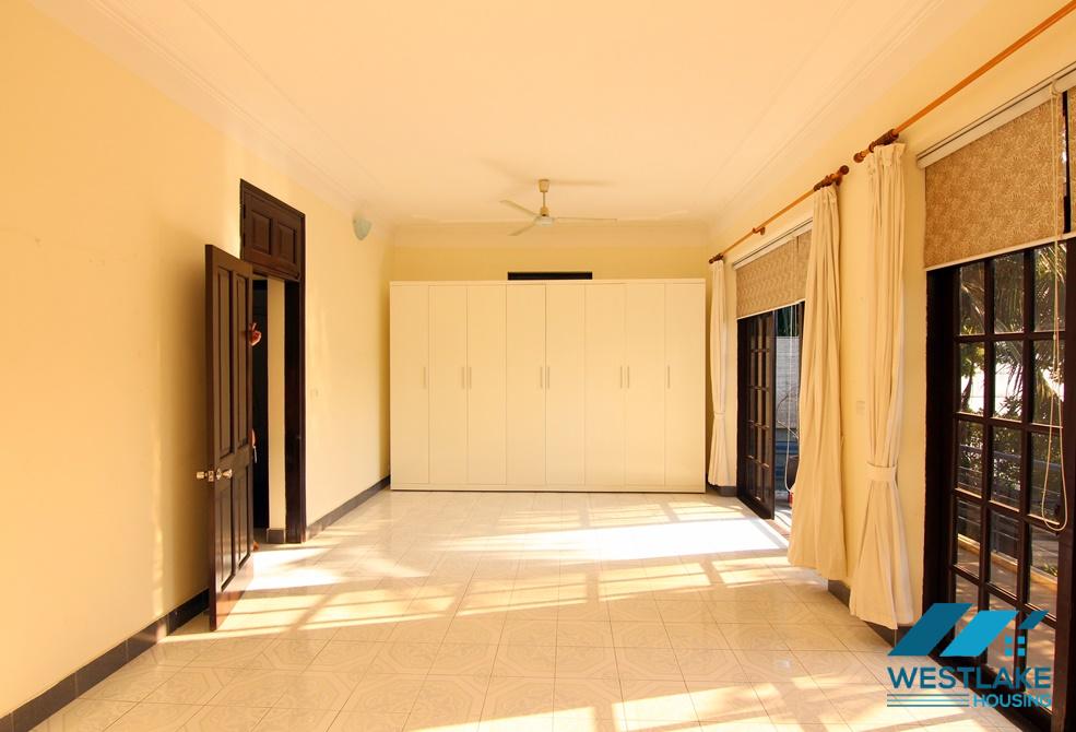 A 3 bedroom house with lake view for rent in Tay ho