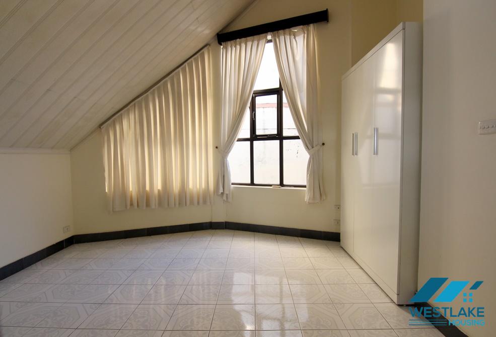 A 3 bedroom house with lake view for rent in Tay ho