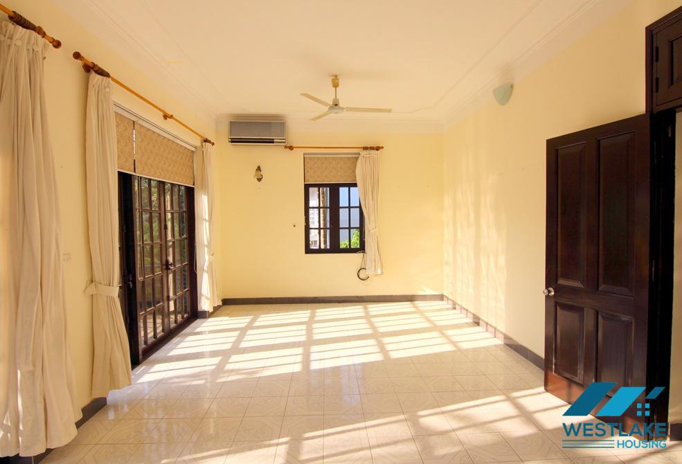 A 3 bedroom house with lake view for rent in Tay ho