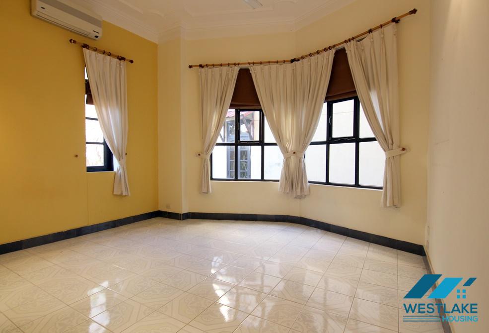 A 3 bedroom house with lake view for rent in Tay ho