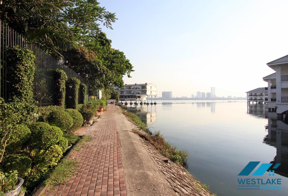 A 3 bedroom house with lake view for rent in Tay ho