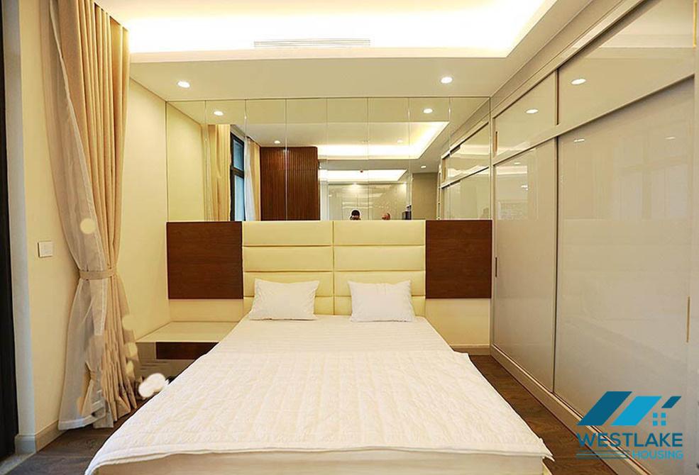 Cho thuê căn hộ một phòng ngủ view hồ tại tòa nhà Sun Grand, Thụy Khuê.