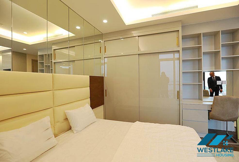 Cho thuê căn hộ một phòng ngủ view hồ tại tòa nhà Sun Grand, Thụy Khuê.