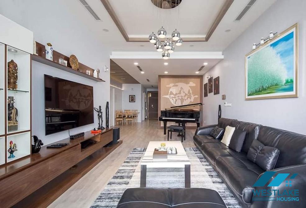 Cho thuê căn hộ 2 phòng ngủ mới và hiện đại tại Thụy Khuê