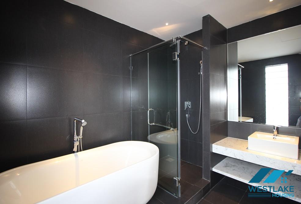 A modern and lake view studio for rent in Tu hoa, Tay ho