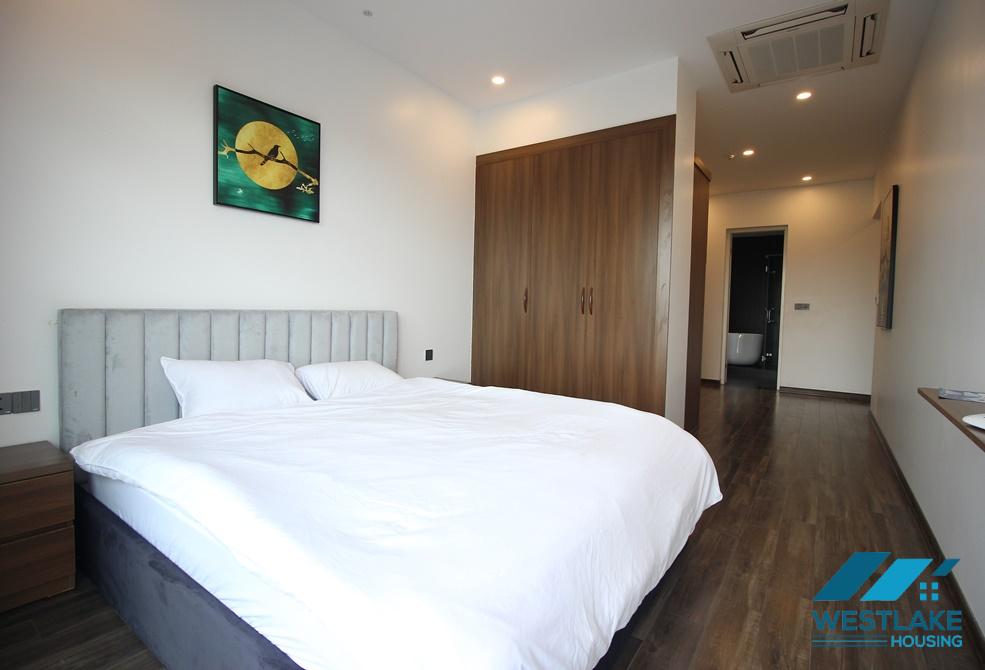 A modern and lake view studio for rent in Tu hoa, Tay ho