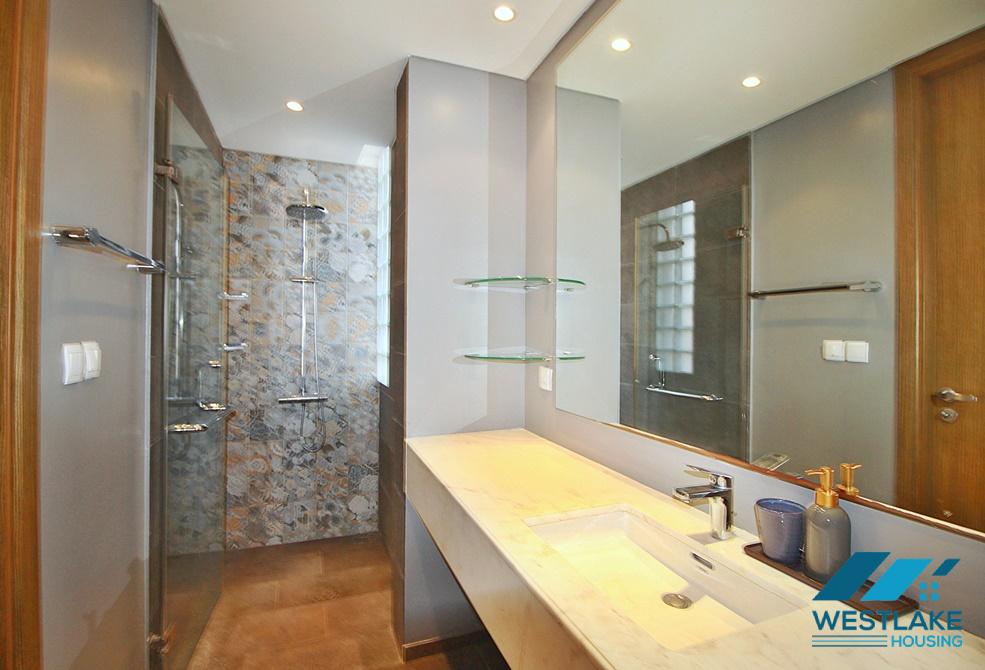 Cho Thuê Căn Hộ 3 Phòng Ngủ Đẹp, Hiện Đại, Ban Công View Hồ, Thoáng Sáng Tại Xuân Diệu, Tây Hồ