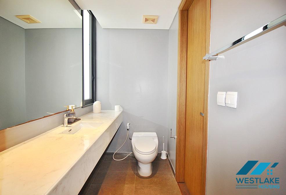 Cho Thuê Căn Hộ 3 Phòng Ngủ Đẹp, Hiện Đại, Ban Công View Hồ, Thoáng Sáng Tại Xuân Diệu, Tây Hồ