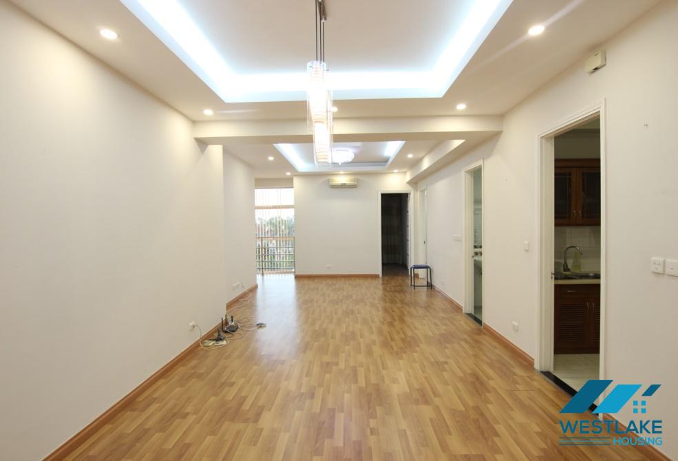 Căn hộ ba phòng ngủ sáng sủa và hiện đại tại Ciputra, quận Tây Hồ