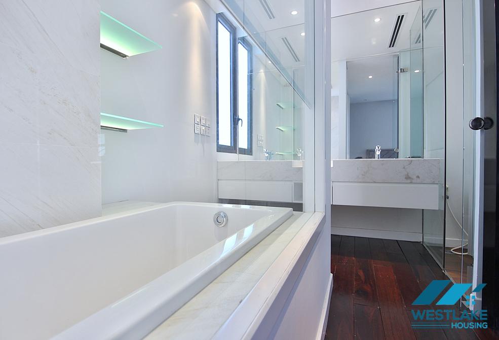 Căn Hộ 3 Phòng Ngủ Sáng Thoáng, Thiết Kế Đẹp Cho Thuê Tại Xuân Diệu Tây Hồ, Hà Nội