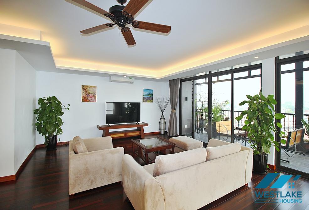A lake view 3 bedroom apartment in Tu hoa, Tayho, Hanoi