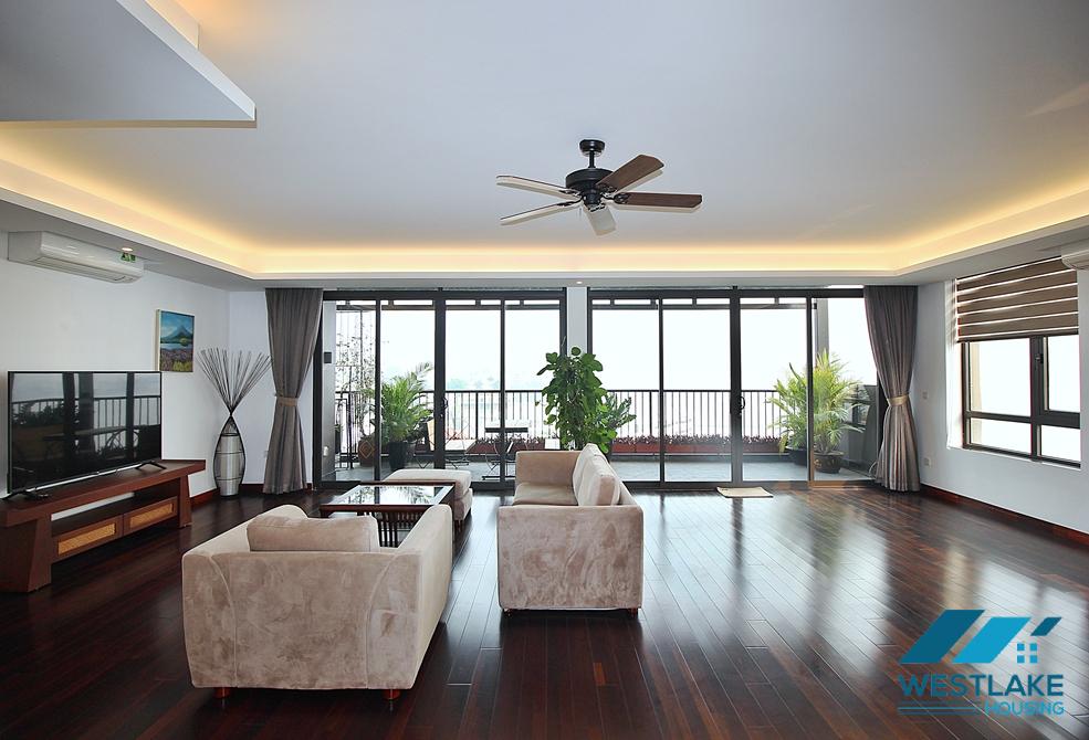A lake view 3 bedroom apartment in Tu hoa, Tayho, Hanoi
