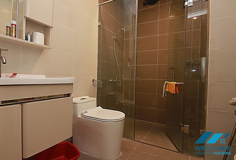 Cho thuê căn hộ 2 phòng ngủ mới hoàn toàn tại Sungrand, Thụy Khuê
