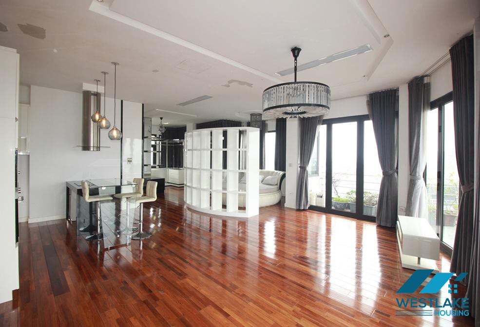Spacious studio apartment on high floor for rent in Tay Ho, Ha Noi