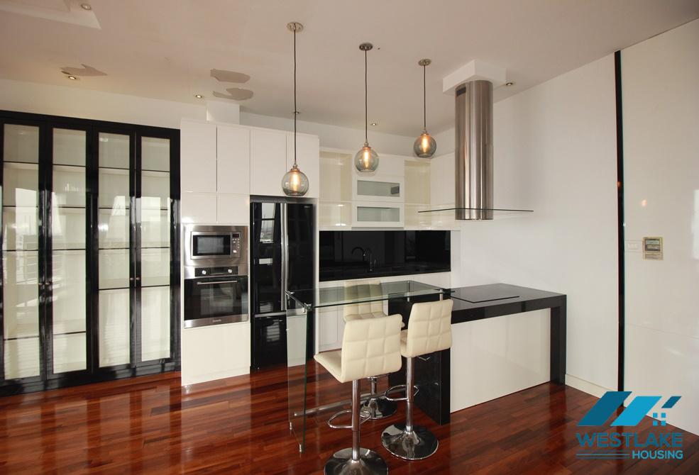 Spacious studio apartment on high floor for rent in Tay Ho, Ha Noi