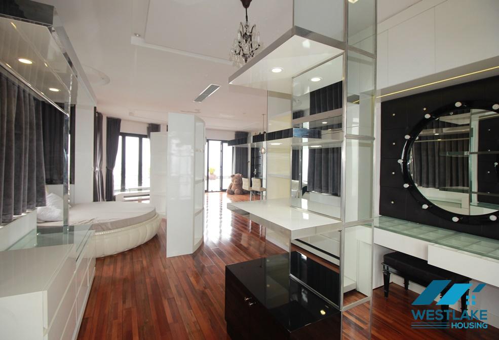 Spacious studio apartment on high floor for rent in Tay Ho, Ha Noi