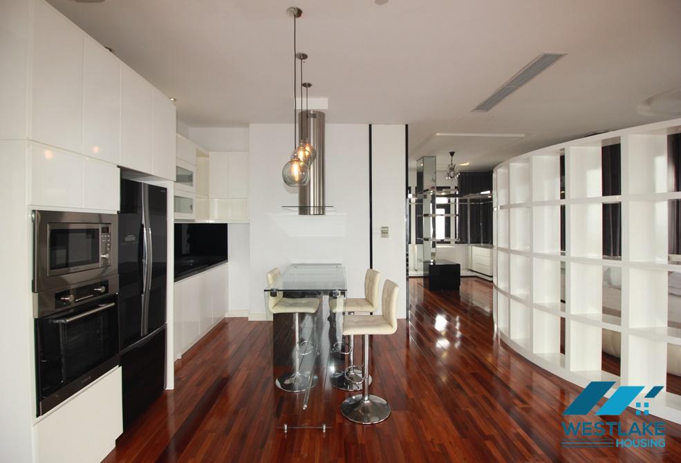 Spacious studio apartment on high floor for rent in Tay Ho, Ha Noi