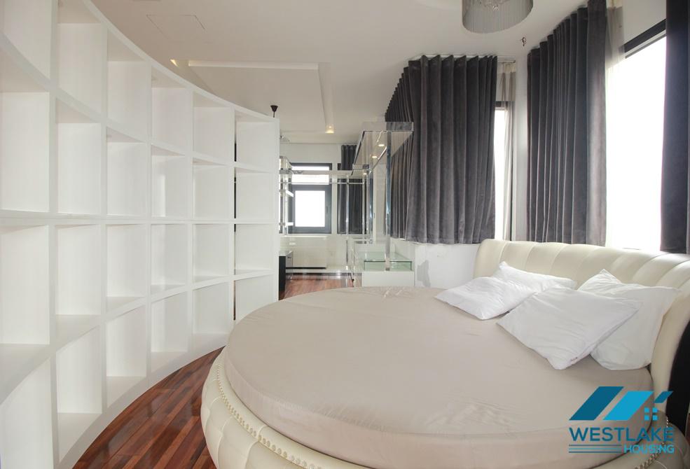 Spacious studio apartment on high floor for rent in Tay Ho, Ha Noi