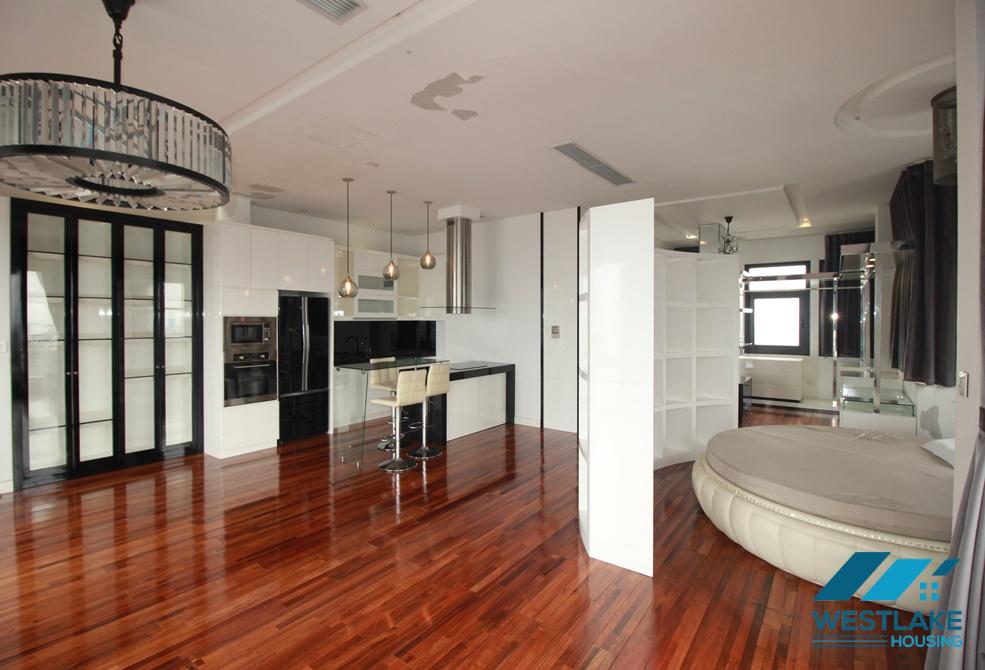 Spacious studio apartment on high floor for rent in Tay Ho, Ha Noi