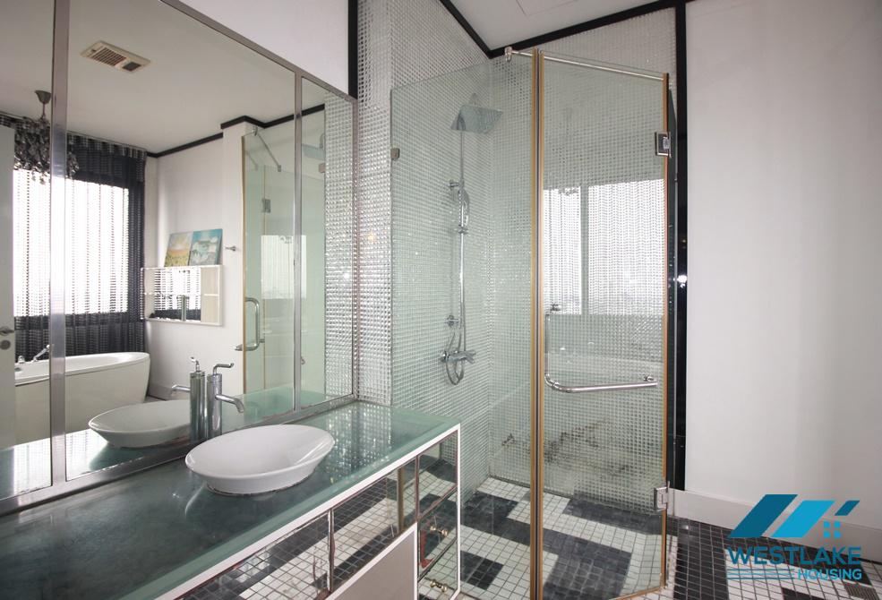 Spacious studio apartment on high floor for rent in Tay Ho, Ha Noi