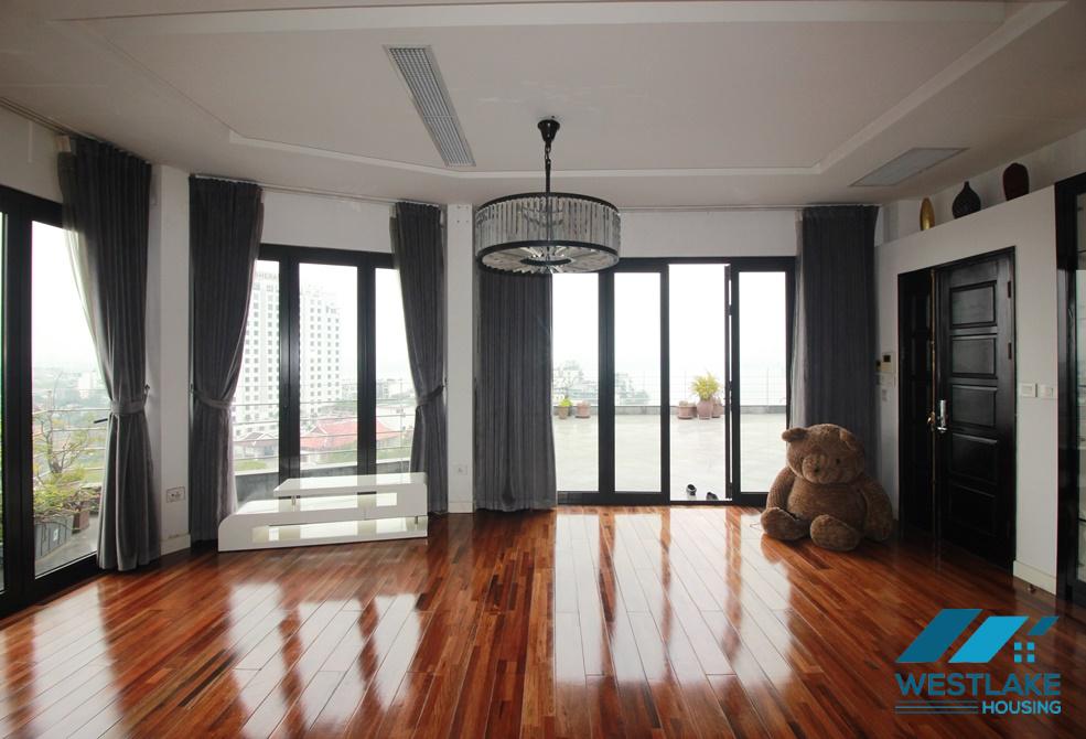 Spacious studio apartment on high floor for rent in Tay Ho, Ha Noi