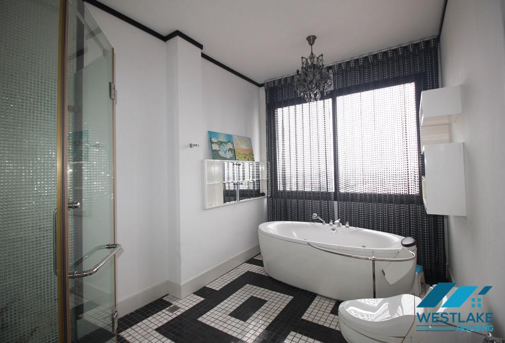 Spacious studio apartment on high floor for rent in Tay Ho, Ha Noi